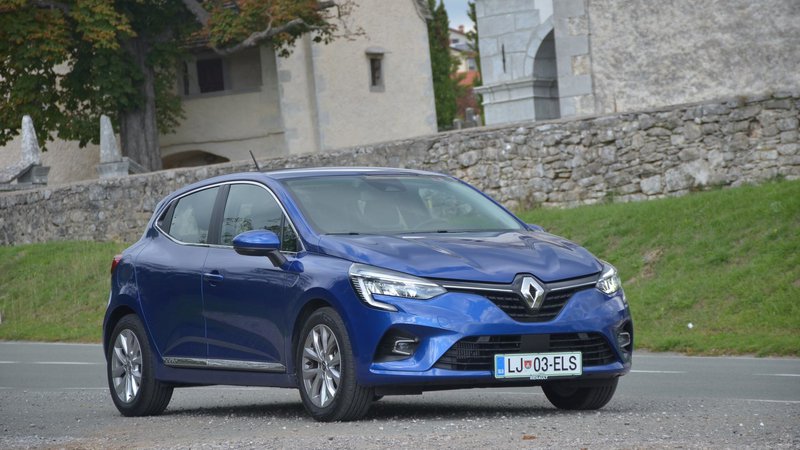 Fotografija: Renault clio je bil lani slovenski prodajni prvak. Lani poleti so zaceli prodajati peto generacijo. FOTO: Gašper Boncelj