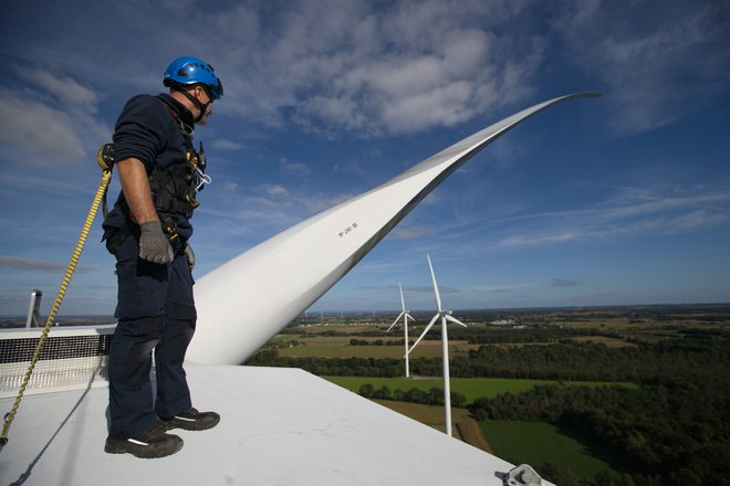 V EU se bo v štirih letih nakopičilo 3800 odsluženih lopatic vetrnic. FOTO: Reuters