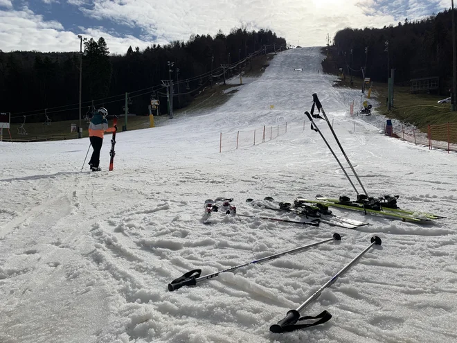 Le snežni jezik sodi v zimsko kuliso pohorskega smučišča. FOTO: Mariborinfo