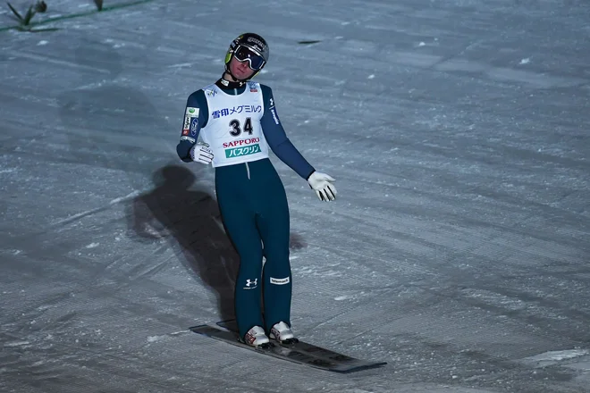 Domen Prevc bo na preostalih tekmah za svetovni pokal meril med elitno deseterico. FOTO: AFP