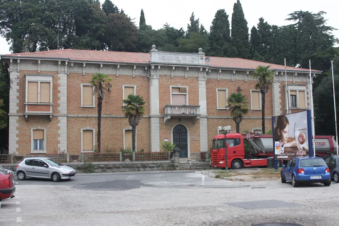 Nekdanja Drogina upravna stavba v Portorožu ima nove kitajske lastnike. FOTO: Boris Šuligoj