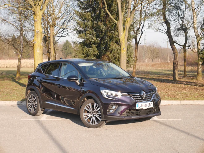 Renault captur je z drugo generacijo zrasel, dobil luči iz svetečih diod, večja kolesa in dolg seznam varnostne, udobnostne in opreme za lastnikovo dobro počutje. FOTO: Boštjan Okorn