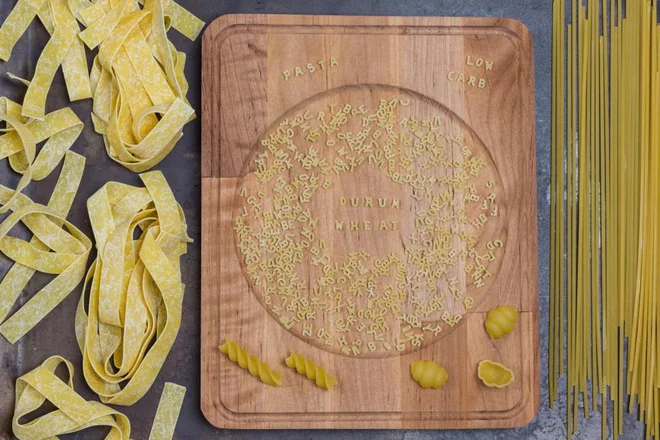 Ljudje, ki so se podali v omejevanje vnosa ogljikovih hidratov preko diete, so večkrat nervozni, pod stresom in brez energije, tudi takrat, ko dieta deluje in izgubljajo kilograme. Foto: Shutterstock