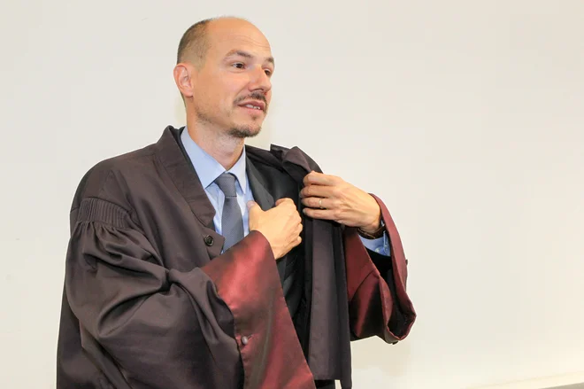 Odvetnik Blaž Kovačič Mlinar zastopa družbo Cratos, obtoženo trgovine z ljudmi in drogami. FOTO: Marko Feist