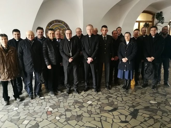 Udeleženci letošnjega srečanja uslužbencev dveh cerkvenih sodišč 24. januarja v Mariboru. Foto spletna stran katoliska-cerkev.si