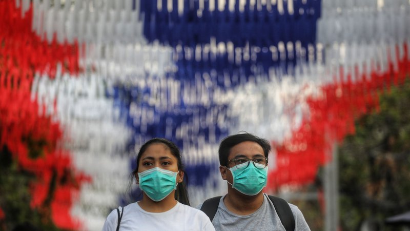 Fotografija: S Kitajske so sporočili, da so bolezen, ki jo povzroča novi virus, neuradno poimenovali pljučnica novega koronavirusa. FOTO: Vivek Prakash/AFP