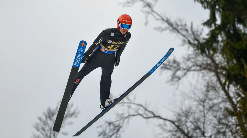 Nemec Stephan Leyhe (266,4 točke) je prvič v karieri premagal vso konkurenco in dobil prvo posamično tekmo svetovnega pokala v smučarskih skokih v Willingenu.&nbsp;FOTO: Sascha Schuermann/Afp