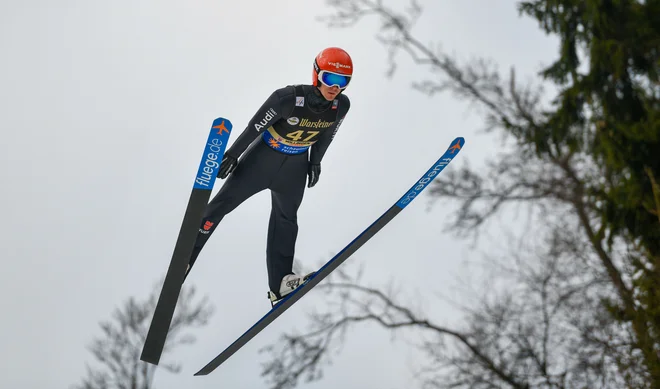 Nemec Stephan Leyhe (266,4 točke) je prvič v karieri premagal vso konkurenco in dobil prvo posamično tekmo svetovnega pokala v smučarskih skokih v Willingenu.&nbsp;FOTO: Sascha Schuermann/Afp