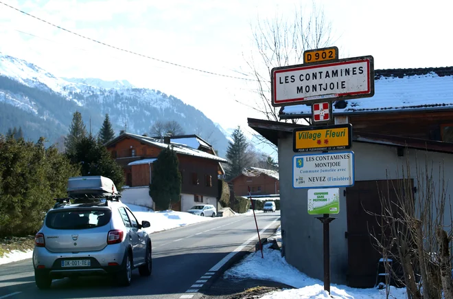 Vseh pet okuženih, ki so skupaj bivali v počitniški hišici v kraju Contamines-Montjoie blizu Mont Blanca, je povezanih z Britancem, ki se je pred prihodom v Francijo mudil v Singapurju. FOTO: Denis Balibouse/Reuters