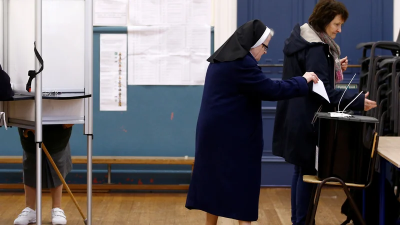 Fotografija: Na Irskem so se volišča zaprla ob 23. uri po srednjeevropskem času. Foto: REUTERS/Henry Nicholls