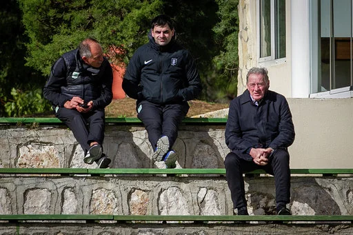 Milan Mandarić (desno) je budno spremljal vsak korak moštva, ob njem pa sta bila ves čas nepogrešljiva sodelavca Boštjan Gasser (levo) in Marko Čepelnik. FOTO: Aljoša Juhart/NK Olimpija