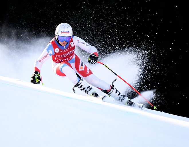 Štuhčeva je bila hitra in konkurenčna vodilni Švicarki Corinne Suter (na sliki) zgolj v zgornjem delu. FOTO: Christof Stache Afp