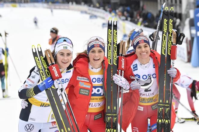 Med tekačicami je bila druga Švedinja Ebba Andersson s 6,5 sekunde zaostanka, tretja Norvežanka Heidi Weng (+23,8). FOTO: Henrik Montgomery/Afp