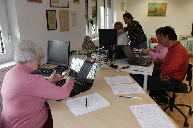 Medgeneracijskim centrom po Sloveniji se bo pridružil tudi takšen center na Hribu v Loškem Potoku. Foto Jože Pojbič