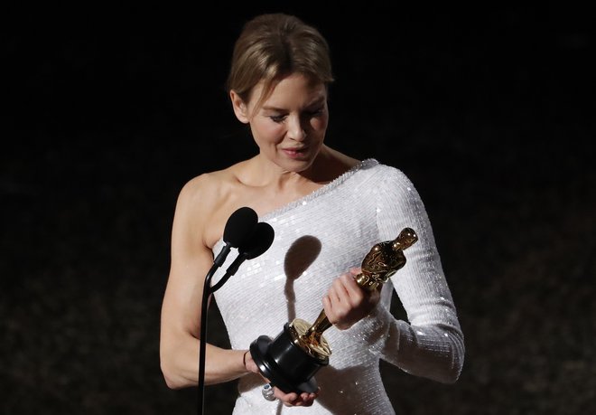 Renee Zellweger je dobila oskarja za glavno žensko vlogo. FOTO: Mario Anzuoni/Reuters