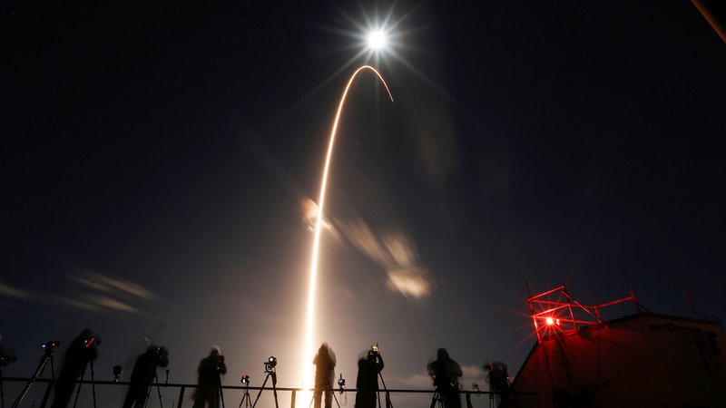 Fotografija: Solarni orbiter je s Floride odpotoval proti Soncu. FOTO: Joe Skipper/Reuters