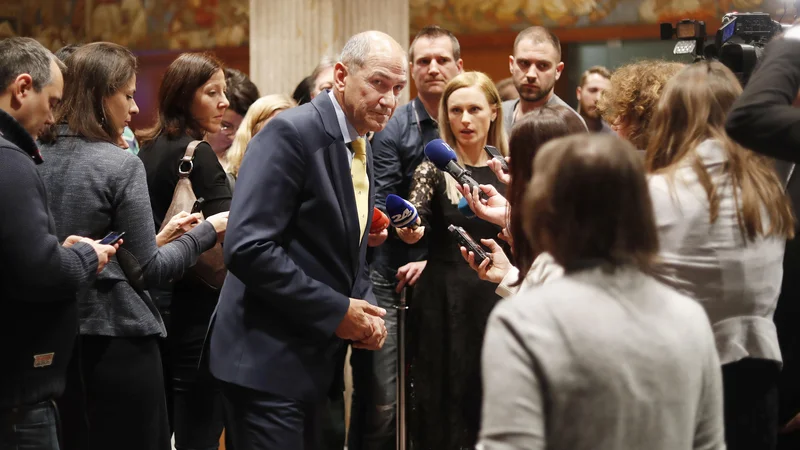 Fotografija: Stopnjevanje napetosti v SMC bi lahko vplivalo na odločitev o tem, ali bo Janezu Janši po odstopu Marjana Šarca z mesta predsednika vlade uspelo sestaviti novo koalicijo. Foto Leon Vidic