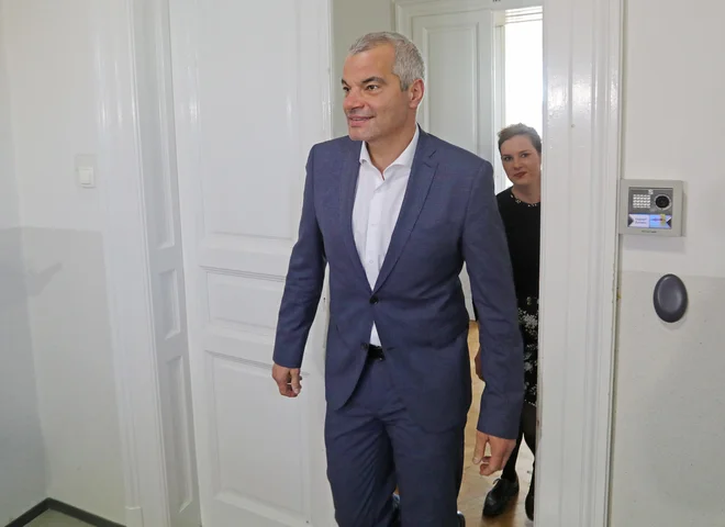 Odhod ene od svetniških list z enim samim svetnikom za mariborsko županstvo ni tragičen. FOTO: Tadej Regent/Delo