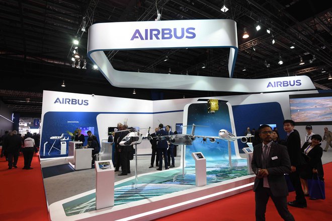 Evropski letalski proizvajalec Airbus je na letalskem sejmu v Singapurju danes razkril model zaobljenega letala. FOTO: Roslan Rahman/AFP