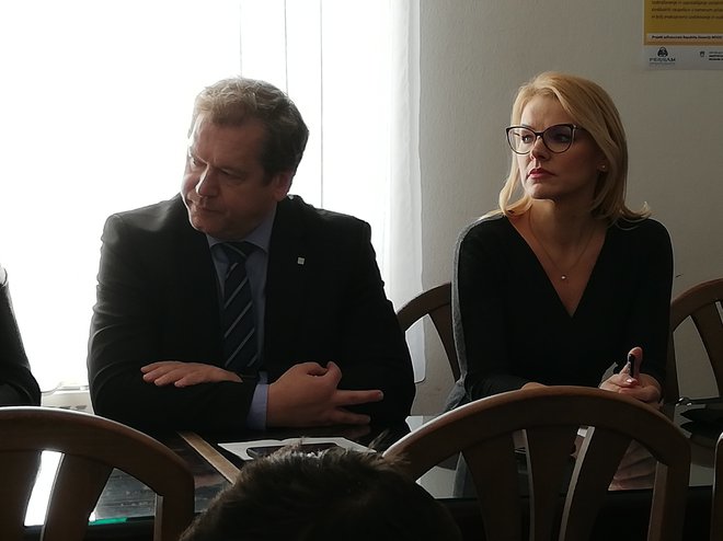 Rektor Igor Papič je prišel na tiskovno konferenco, čeprav ni bil vabljen. FOTO: Brigite Ferlič Žgajnar