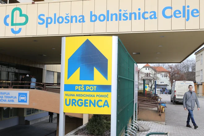 Splošna bolnišnica Celje še ni dobila odločbe vlade o zavrnitvi pritožbe, dobili pa so že račun, da morajo vrniti dobrih 900.000 evrov. Račun ima novembrski datum. FOTO: Tomi Lombar/Delo
