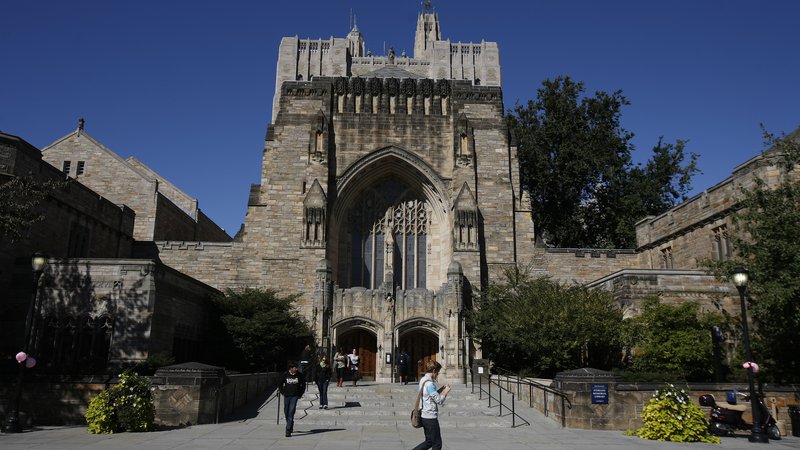 Fotografija: Univerza Yale še ni komentirala obtožbe, da niso prijavili za 375 milijonov sredstev iz tujine. FOTO: Shannon Stapleton/Reuters