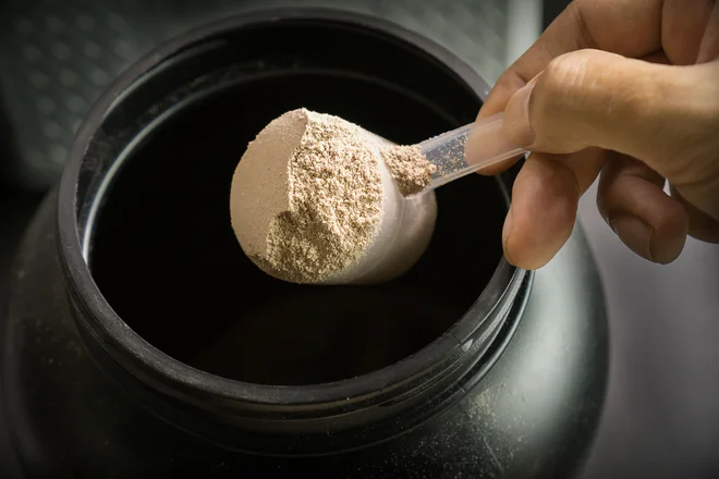 Proteinski mrzlici torej močno pomaga komercialna uspešnost (beri dober zaslužek) pri prodaji vseh vrst ploščic in napitkov, ki dišijo po proteinih. Foto: Shutterstock