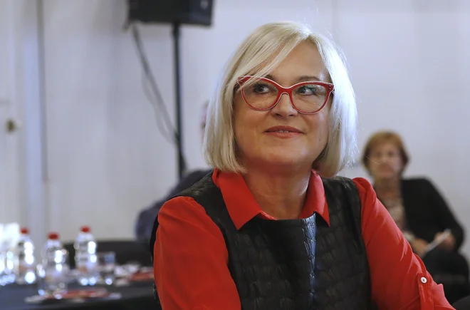 Anonimni ovaditelj je proti Andrejki Grlić vložil ovadbo zaradi suma storitve kaznivega dejanja sprejemanja koristi za nezakonito posredovanje. FOTO: Blaž Samec/Delo