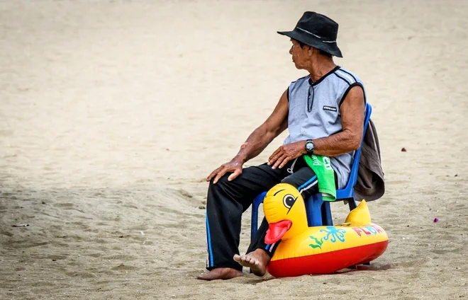 Azijske plaže bodo letos, kot kaže pogrešale tako kitajske kot tudi evropske goste. Foto Mladen Antonov / Afp