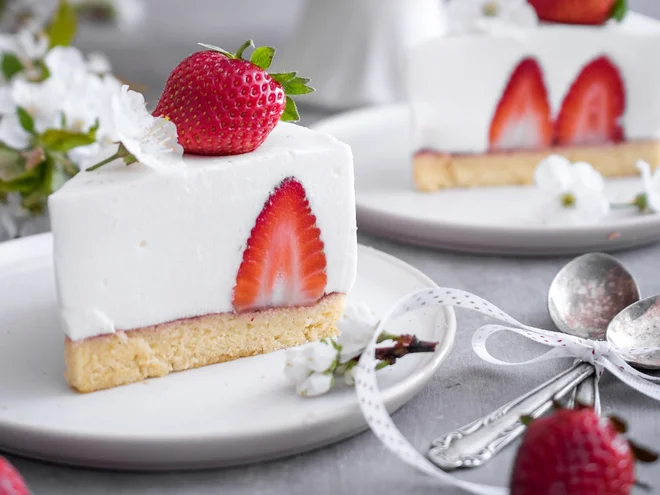 Torta z jagodami. Foto Midva Kuhava
