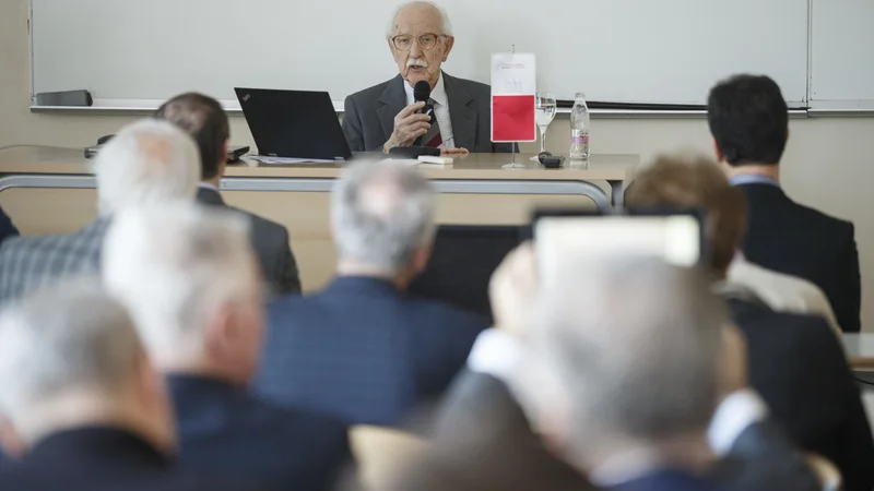 Fotografija: Dr. Franca Gorogranca jev uvodnem nagovoru pozdravil dekan prof. dr. Mitjan Kalin, njegovo življenjsko pot je predstavil prof. Tomaž Pepelnjak, predavanje iz področja, ki ga je raziskoval Gorogranc, pa je podal prof. dr. Mathias Liewald. Foto Željko Stevanić