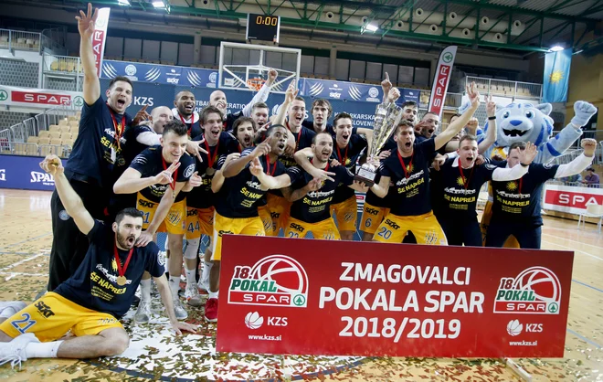 Lani je Sixt Primorska prepričljivo osvojila pokalno lovoriko v domači dvorani. FOTO: Roman Šipić