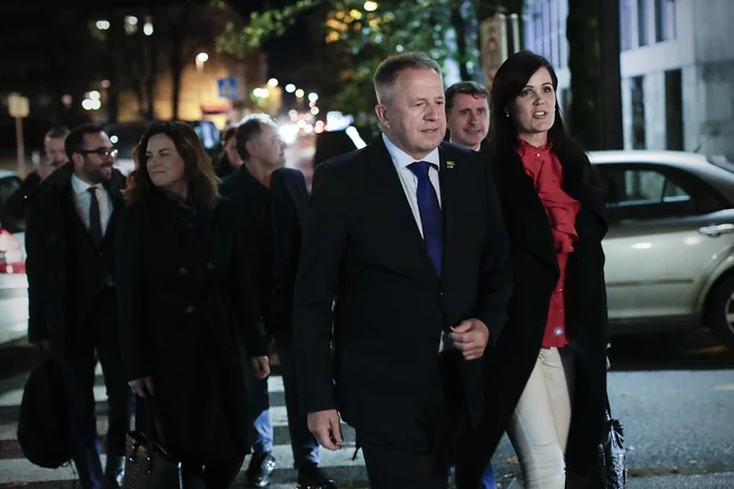 Prihodnji teden bodo zasedali organi stranke SMC, zatem bi lahko bil prvak SMC bližje odgovoru, koliko poslancev bi lahko podprlo desnosredinsko koalicijo. FOTO: Uroš Hočevar