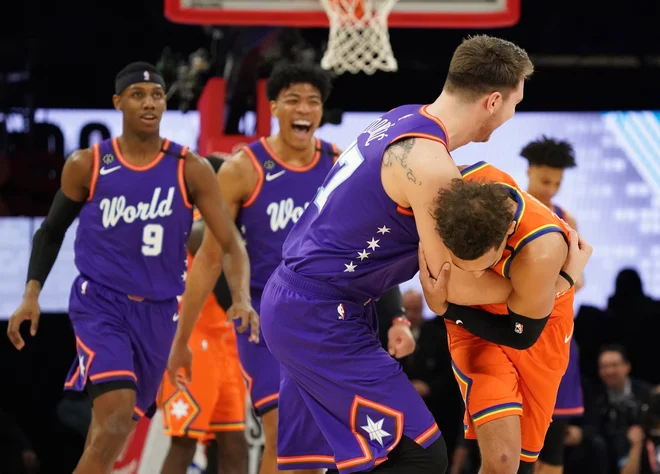 Luka Dončić, ki se vrača na parket po poškodbi gležnja, drugič nastopa na tridnevnem festivalu košarke onkraj luže. FOTO: Kyle Terada/Usa Today Sports
