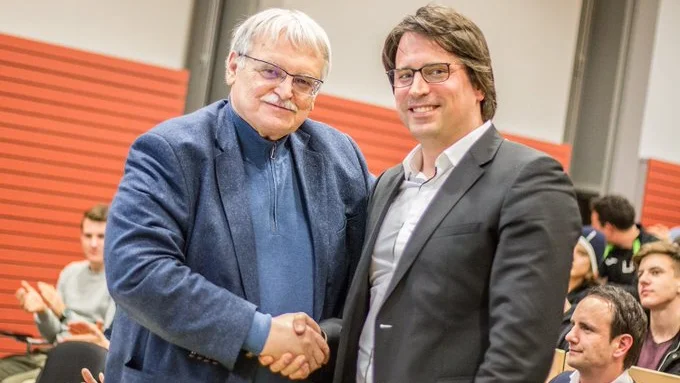 Fotografija: Luka Brezovec (desno) je pred dvema letoma od ustanovitelja NK Bravo Darka Klariča prevzel predsedniški položaj. FOTO: NK Bravo
