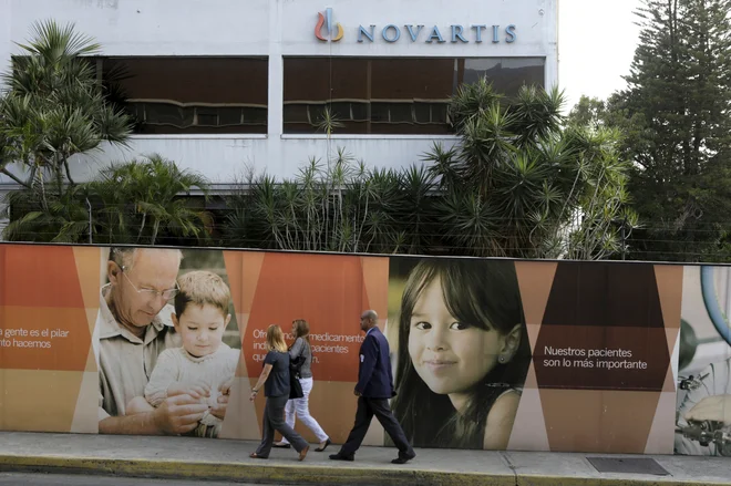 Razvoj sodobnih zdravil je izjemno drag, vendar veliki dobički farmacevtske industrije kljub temu zastavljajo vprašanja o etičnosti astronomskih cen nekaterih terapij. Foto Reuters