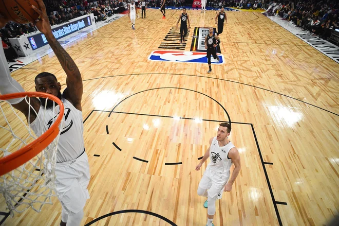 Goran Dragić je na tekmi vseh zvezd zaigral leta 2018 v ekipi LeBrona Jamesa. FOTO: Reuters