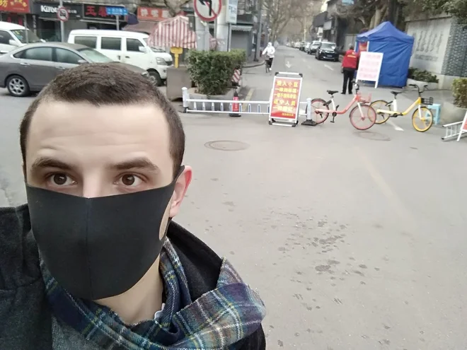 Študent Ruben Franko kljub nevarnosti vztraja na Kitajskem. FOTO: Ruben Franko