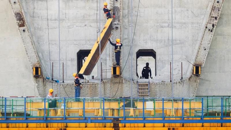 Fotografija: Kitajci so letos začeli graditi tudi viadukt Bar-Boljare v Črni gori. FOTO: Reuters