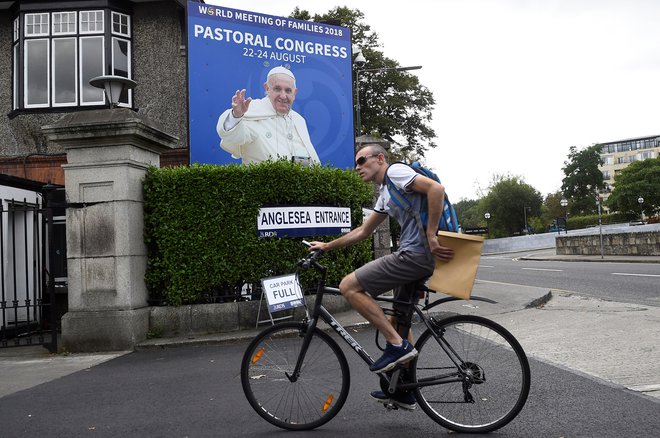 Zanimanje za sobotno in nedeljsko srečanje s Frančiškom na Irskem ni tolikšno, kot leta 1979, ko je Janez Pavel II. pritegnil dva milijona Ircev. FOTO: Reuters