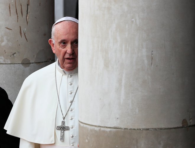 Na druga dan obiska na Irskem je Papež Frančišek prosil tudi za božje odpuščanje zaradi spolnih zlorab. FOTO: Gonzalo Fuentes/Reuters