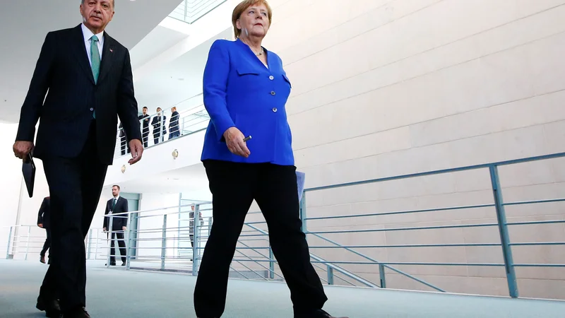 Fotografija: Eden izmed razlogov za nemško popuščanje (tudi kanclerke Angele Merkel) turškemu voditelju Recepu Tayyipu Erdoğanu je več kot trimilijonska turška skupnost v državi. Foto: Fabrizio Bensch/Reuters