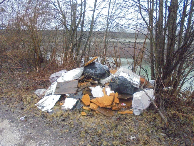 V Avstriji ne nastajajo niti taki kupi, pravi Sauseng. FOTO: Janez Petkovšek/Delo