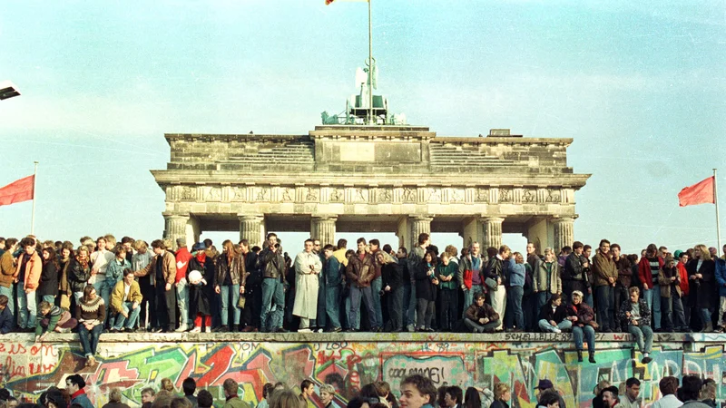 Fotografija: Berlinski zid je padel 9. novembra 1989. Danes pa Nemci praznujejo dan enotnosti. Foto Reuters