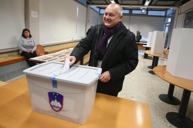 Kangler je glas oddal že v sredo, na predčasnih volitvah. FOTO: Tadej Regent/Delo
