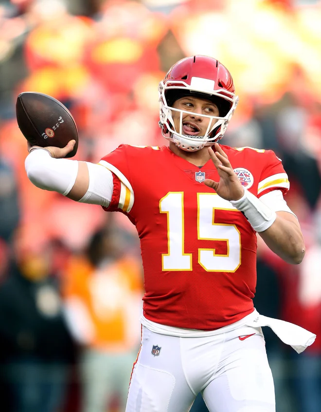 Patrick Mahomes ima vse, kar moderni podajalec v ligi NFL potrebuje. Foto AFP