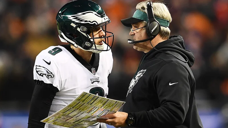 Fotografija: Trener Doug Pederson in Nick Foles sta glavna junaka pravljice Philadelphie, ki traja že skoraj dve sezoni. FOTO: AFP