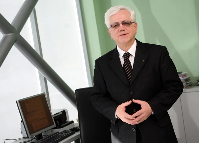 Bogomir Strašek: &raquo;Nekatera domača podjetja še tretje (industrijske revolucije - op.p.) niso uveljavila, zato dosegajo slabe učinke, imajo nizko dodano vrednost, ne morejo dajati dobrih plač in ne plačevati davkov.&laquo; Foto Tadej Regent