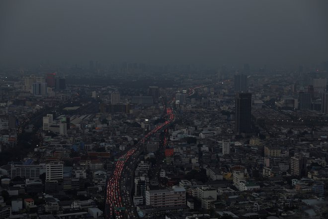 Znanstveniki in ekologi pozivajo k omejitvi prometa. FOTO: Jorge Silva/Reuters