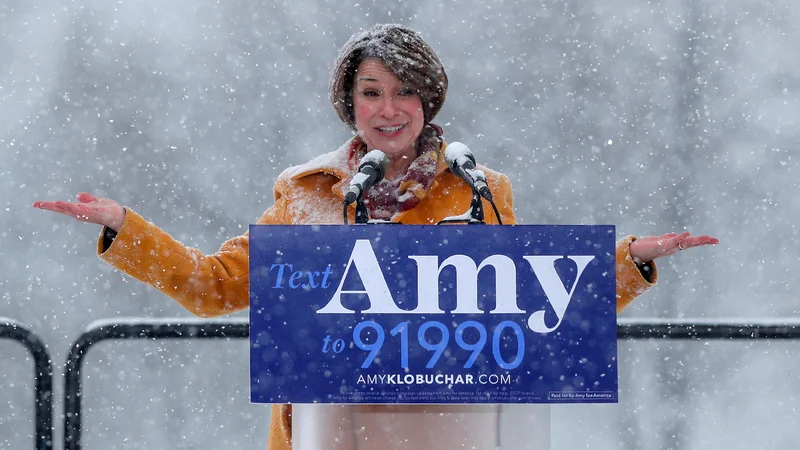 Fotografija: Amy Klobuchar je kljub temperaturam precej pod ničlo z vstopom v predsedniško tekmo razgrela privržence v domači Minnesoti. FOTO: Eric Miller/Reuters